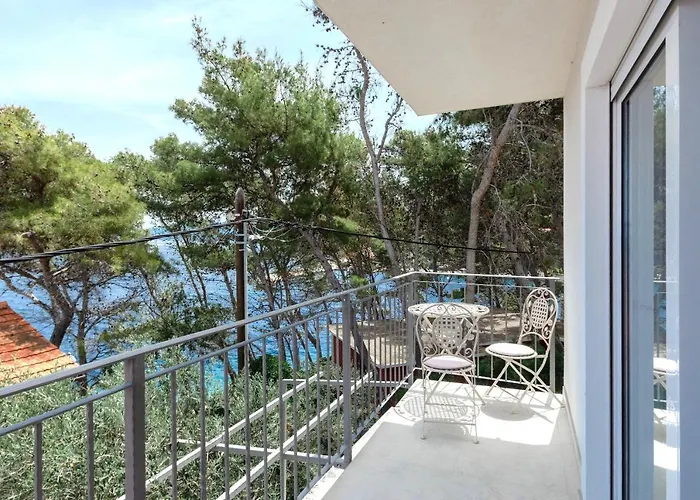 Summer House Bougainvillea By Dubrovnik Colors