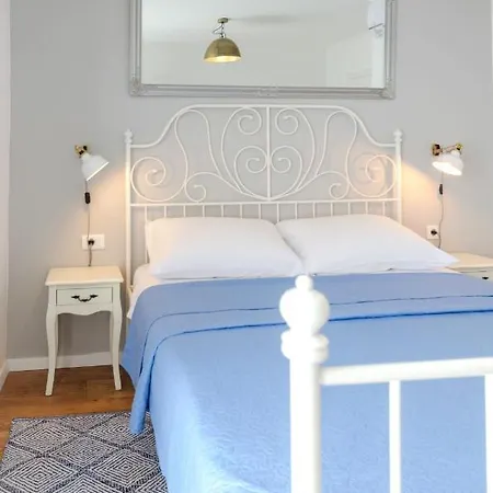 Summer House Bougainvillea By Dubrovnik Colors * Blato (Korcula)