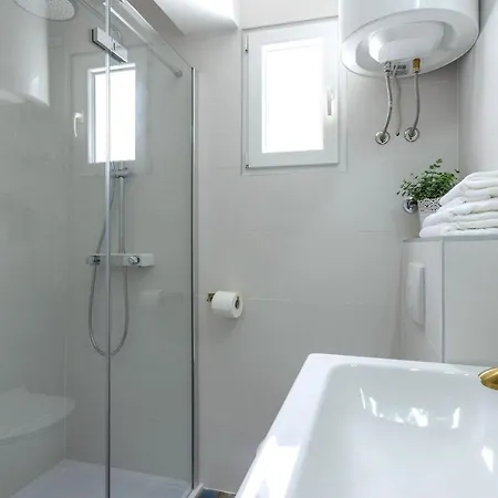 Summer House Bougainvillea By Dubrovnik Colors * Blato (Korcula)